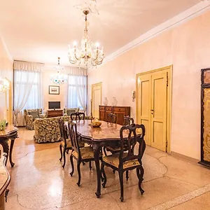 https://casa-vescovo-free-wi-fi-near-san-marco-square.hotelinveneto.com